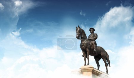 Mustafa Kemal Atatürk-Denkmal auf dem Ulus-Platz in Ankara. Kann für türkische Nationalfeiertage Hintergrundbild verwendet werden. 10. November, 23. April, 19. Mai, 30. August oder 29. Oktober.
