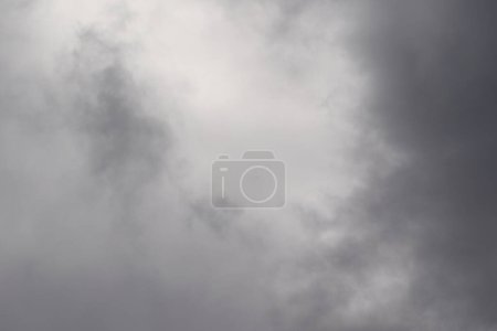 Foto de Clima tormentoso y nubes oscuras - Imagen libre de derechos