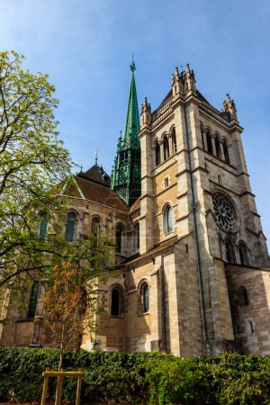 Téléchargez les photos : Cathédrale Saint-Pierre à Genève, Suisse - en image libre de droit