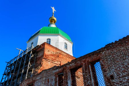 Foto de Iglesia de la Santísima Trinidad en el pueblo Karacharovo cerca de Murom, Rusia - Imagen libre de derechos