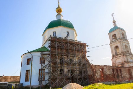 Foto de Iglesia de la Santísima Trinidad en el pueblo Karacharovo cerca de Murom, Rusia - Imagen libre de derechos