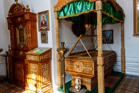 Foto de Relicario con parte de la reliquia de Santa Ilya Muromets en la iglesia de la Santísima Trinidad en el pueblo Karacharovo cerca de Murom, Rusia - Imagen libre de derechos