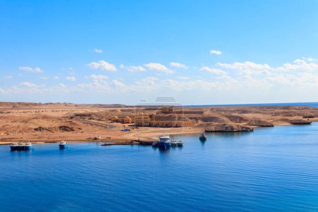 Foto de View of Barracuda bay in Ras Mohammed national park, Sinai peninsula in Egypt - Imagen libre de derechos