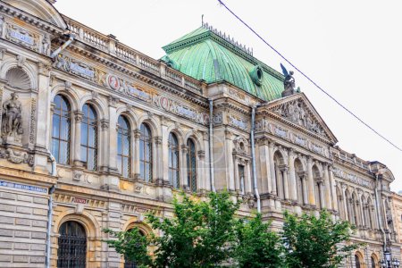 Téléchargez les photos : Saint-Pétersbourg, Russie - 26 juin 2019 : Façade du bâtiment de l'Académie nationale d'art et d'industrie de Saint-Pétersbourg Baron A. L. Stieglitz - en image libre de droit