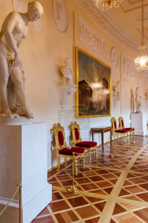 Téléchargez les photos : Gatchina, Russie - 27 juin 2019 : Intérieur de la salle grecque au palais de Big Gatchina, Russie - en image libre de droit
