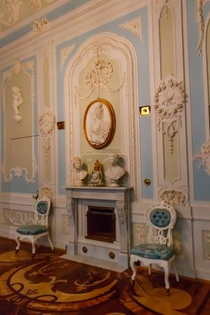 Foto de Gatchina, Rusia - 27 de junio de 2019: Interior del Vestidor en el Gran Palacio de Gatchina, Rusia - Imagen libre de derechos