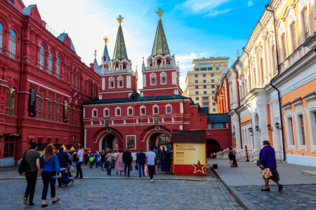 Photo for Moscow, Russia - August 15, 2019: Resurrection Gate, main access to Red Square in Moscow, Russia. Gate adjoins State Historical Museum and former building of Moscow City Hall - Royalty Free Image