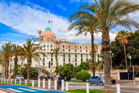 Téléchargez les photos : Nice, France - 17 mai 2023 : Hôtel Negresco sur la Promenade des Anglais à Nice, France - en image libre de droit