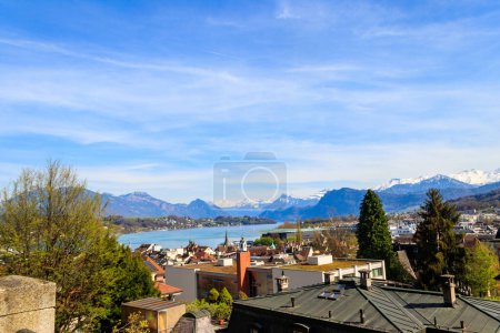 Vue sur la vieille ville de Lucerne (Lucerne) et le lac des Quatre-Cantons en Suisse. Vue d'en haut