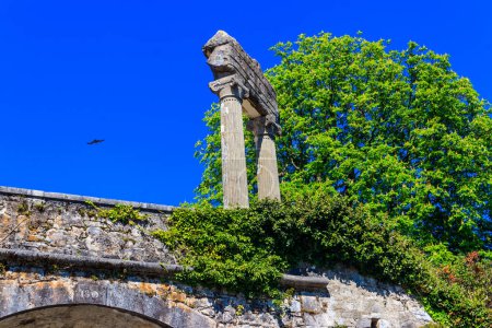 Ruinen antiker römischer Säulen in Nyon, Schweiz