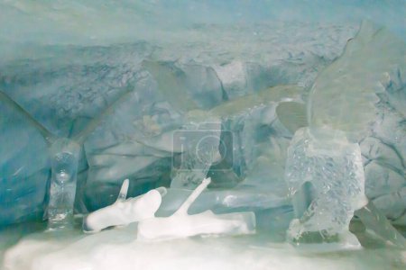 Eisskulpturen im Eispalast der Station Jungfraujoch in der Schweiz