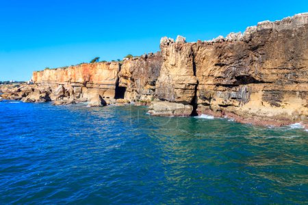 Boca do Inferno (Hell's Mouth) est une formation rocheuse unique au bord de l'océan à Cascais, Portugal