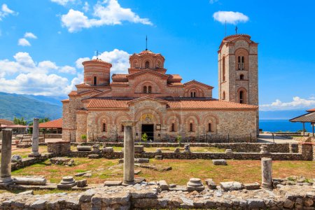 Die Kirche der Heiligen Klemens und Panteleimon und der historische Stadtteil Plaoshnik in Ohrid, Nordmakedonien