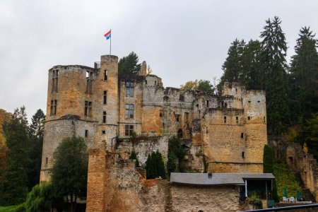 Ruinen der mittelalterlichen Burg Beaufort, Luxemburg