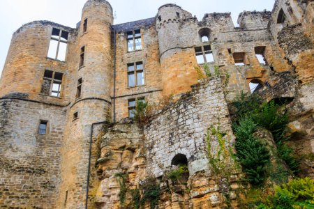 Ruinen der mittelalterlichen Burg Beaufort, Luxemburg