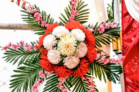 Foto de Elegante decoración de flores. Boda decoraciones florales etapa. Fondos de pantalla y fondo con flores - Imagen libre de derechos