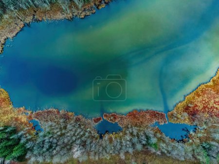 Foto de Aerial view of the lake in Lithuanian forests, wild autumn nature. Name of the lake "Versminis", Varena district, Europe. Dzukija national park - Imagen libre de derechos