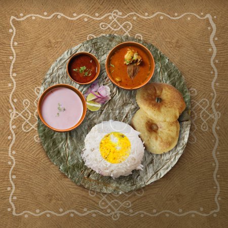 Authentic Indian food is served on a Patravali, Pattal, Vistaraku, Vistar, or Khali, a plate made with broad dried leaves. They are used at Marathi festivals and weddings to serve traditional dishes. 