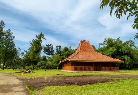 Foto de Casas tradicionales javanesas, casas tradicionales indonesias a menudo se llaman casas de joglo, arquitectura de madera - Imagen libre de derechos