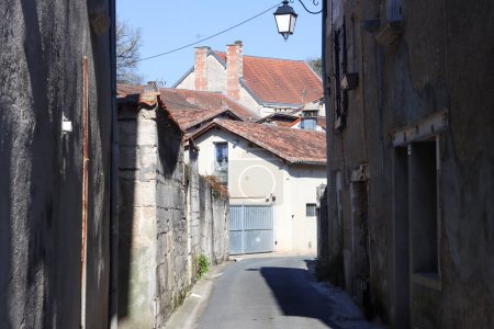 Téléchargez les photos : Brantome, France - 06 mars 2023 : Photographie de rue - en image libre de droit