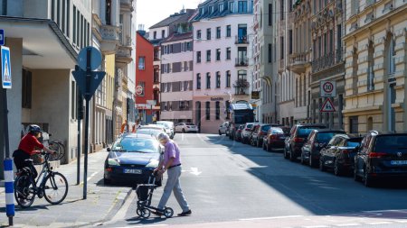 Téléchargez les photos : Koln, Allemagne juillet 2022 - Paysage de la ville et des rues - en image libre de droit