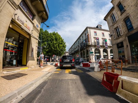 Foto de Perigueux, Dordoña, Francia Mayo 05 2023: Una visión de la ciudad de Perigueux desde la carretera - Imagen libre de derechos