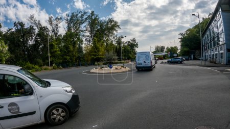 Téléchargez les photos : Périgueux, Dordogne, France 26 mai 2023 : Un aperçu de la ville du Grand Périgueux depuis la route - en image libre de droit