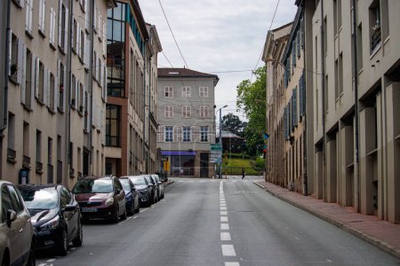 Téléchargez les photos : Limoges, Haute Vienne, France 18 juin 2023 : Les rues charmantes de Limoges - en image libre de droit