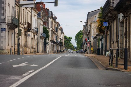Téléchargez les photos : Périgueux, Dordogne, France 18 juin 2023 : Explorer le paysage et la beauté des rues urbaines - en image libre de droit