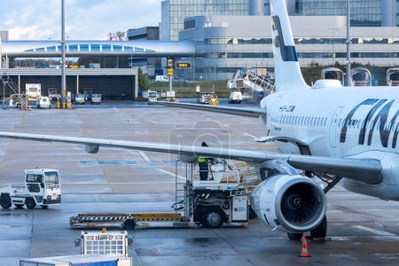 Téléchargez les photos : Aéroport Charles de Gaulle, France 24 octobre 2023 : Finnair Airbus A321 OH-LZS Se Préparer Au Décollage - en image libre de droit