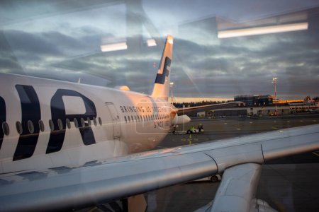 Téléchargez les photos : Aéroport Helsinki-Vantaa, Finlande, 24 octobre 2023 : Finnair Aircraft Ready for Takeoff - en image libre de droit