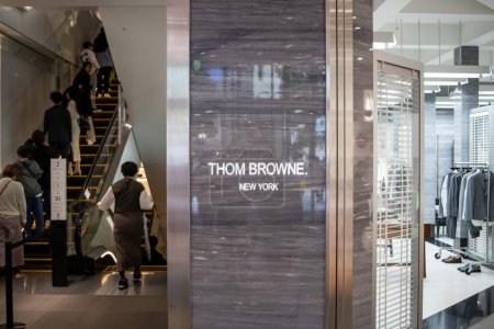 Téléchargez les photos : Tokyo, Japon, 29 Octobre 2023 : Thom Browne Fashion Store Front in Tokyo - en image libre de droit