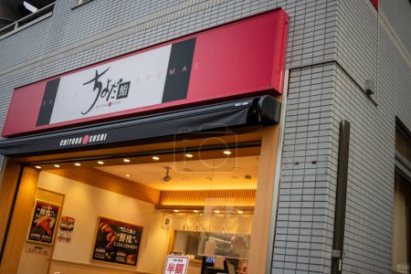 Téléchargez les photos : Tokyo, Japon, 31 Octobre 2023 : Sushi Restaurant Storefront in Tokyo - en image libre de droit
