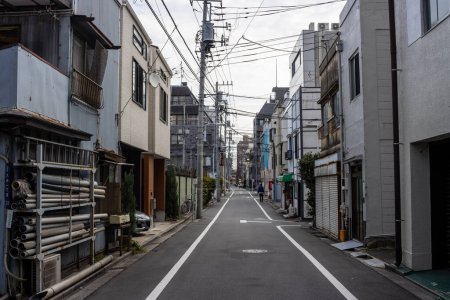 Téléchargez les photos : Tokyo, Japon, 31 Octobre 2023 : Rue résidentielle calme à Tokyo - en image libre de droit