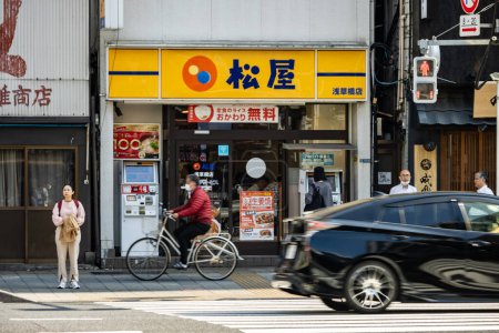 Téléchargez les photos : Tokyo, Japon, 1 Novembre 2023 : Matsumoto Kiyoshi devanture, une pharmacie populaire à Tokyo - en image libre de droit