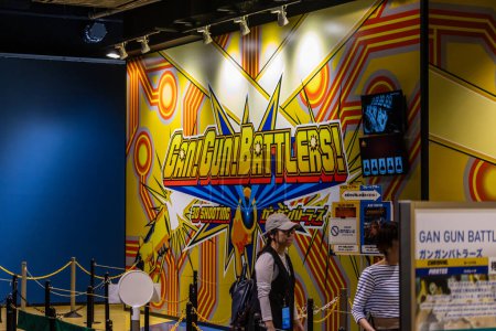 Foto de Tokio, Japón, 2 de noviembre de 2023: Gan Gun Battlers arcade game entrance with colorful graphics - Imagen libre de derechos