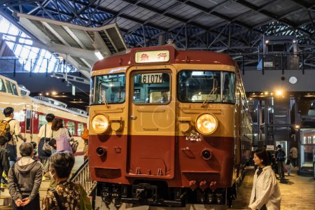 Foto de Tokio, Japón, 3 de noviembre de 2023: Exposición de trenes antiguos en el Museo del Ferrocarril - Imagen libre de derechos