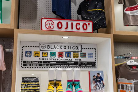 Foto de Tokio, Japón, 3 de noviembre de 2023: Ojico brand clothing on displa - Imagen libre de derechos