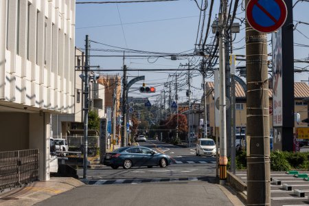 Téléchargez les photos : Tokyo, Japon, 3 novembre 2023 : Vue de la rue sans panneau d'entrée et lignes électriques aériennes - en image libre de droit