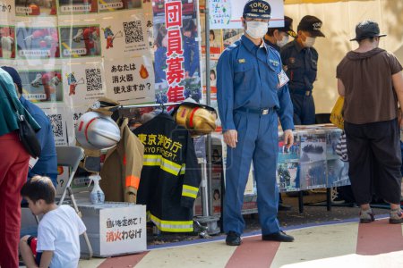 Foto de Tokio, Japón, 4 de noviembre de 2023: Evento de Seguridad Pública con el Departamento de Bomberos de Tokio - Imagen libre de derechos