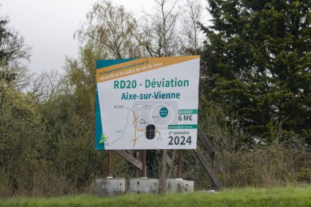 Foto de Francia, 30 de marzo de 2024: Señal de anuncio de la carretera para la desviación de Aixe-sur-Vienne - Imagen libre de derechos
