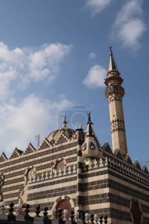 Téléchargez les photos : Architecture de la mosquée Abu Darwish, une mosquée à rayures noires et blanches à Amman, Jordanie 2021 - en image libre de droit