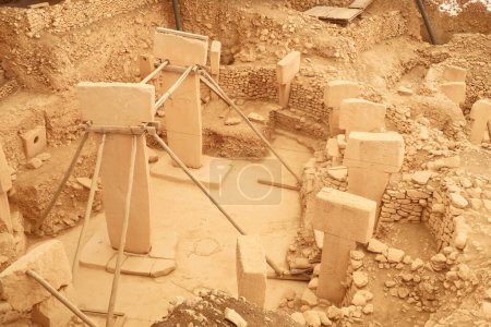 Blick auf Gehege F an der neolithischen Ausgrabungsstätte Gobekli Tepe, Potbelly Hill, in der Nähe von Sanliurfa, Türkei 2022