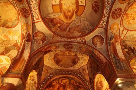 Téléchargez les photos : Fresque de plafond chrétien, peinture à l'intérieur de l'église de la Pomme, Elmali Kilise au Musée en plein air de Goreme, Goreme, Cappadoce, Turquie 2022 - en image libre de droit