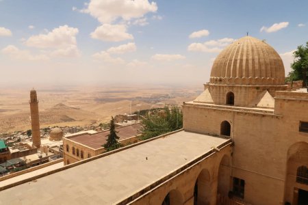 View from the Sultan Isa Medrese, Madrasa, Zinciriye Medrese onto the old town of Mardin with its Great, Grand Mosque, Ulu Camii and the landscape of Syria in the background, Mardin, Turkey 2022
