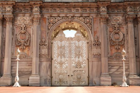 Téléchargez les photos : La Porte du sultan, Porte du sultan au palais Dolmabahce, Istanbul, Turquie 2022 - en image libre de droit