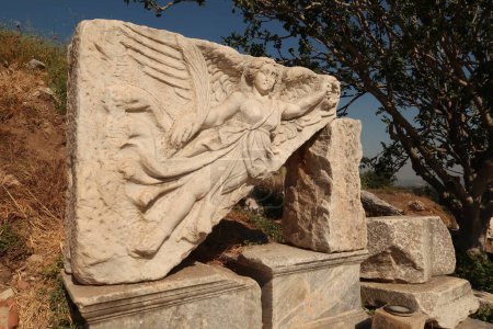 Téléchargez les photos : Soulagement de Nike la déesse ailée de la victoire à Ephèse, Turquie 2022 - en image libre de droit