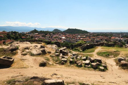 Téléchargez les photos : Le site archéologique, complexe de Nebet Tepe, la ville de Plovdiv, Plowdiw peut être vu en arrière-plan, Bulgarie 2022 - en image libre de droit