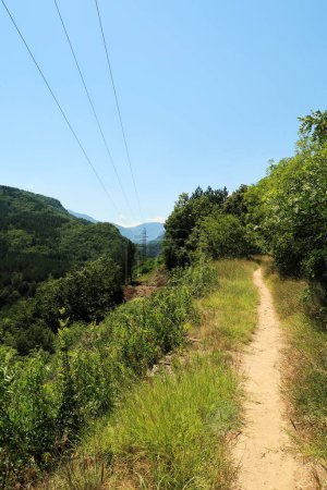 Sur le sentier de randonnée entre Asen, la forteresse d'Asens et le monastère de Bachkovo, près de Plovdiv, Plowdiw, Bulgarie 2022