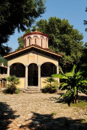 Eglise Saint Nicolas Nikola dans l'une des cours du monastère de Bachkovo, près de Plovdiv, Bulgarie 2022